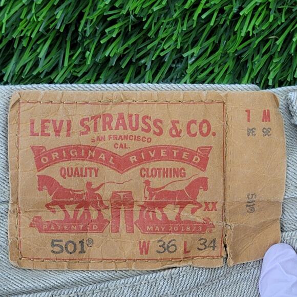 LEVIS 501 Button-Fly Straight Jeans 35x32 Beige - Picture 6 of 16